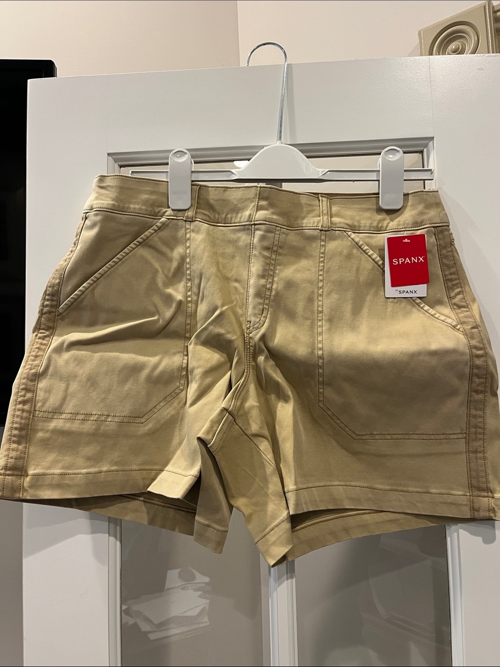 SPANX Twill Short 6 inch inseam perfect for summer! - Picture 2 of 4